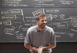 Gerard Pique bất ngờ đứng lớp tại Đại học Harvard